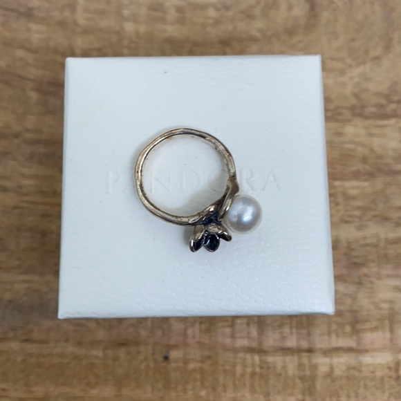 Pandora | Organic Shaped Ring with Flower and Pearl - Picture 2 of 4